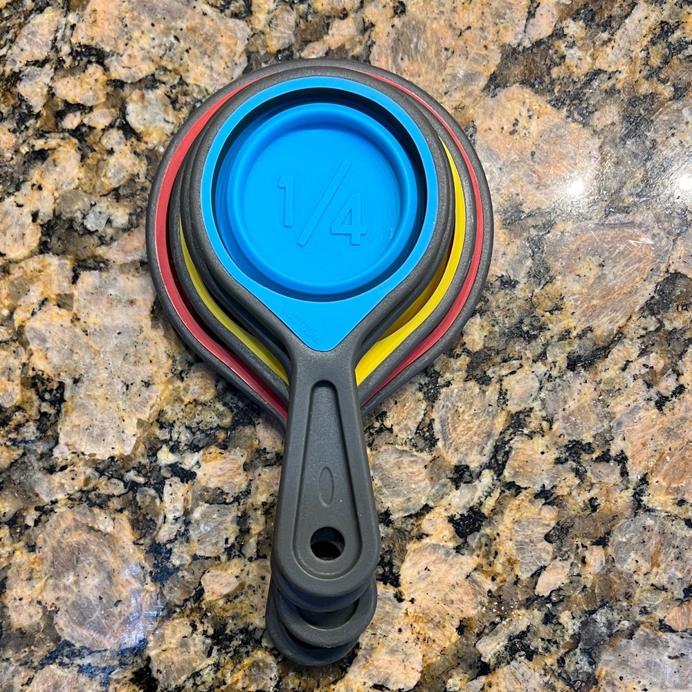 Collapsible Colorful Measuring Cups Set - Picture 3 of 3
